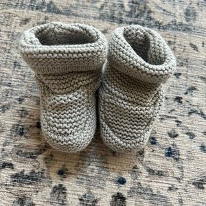 Knitted GAP newborn booties